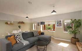Wesley Gate Apartments - By Hostly