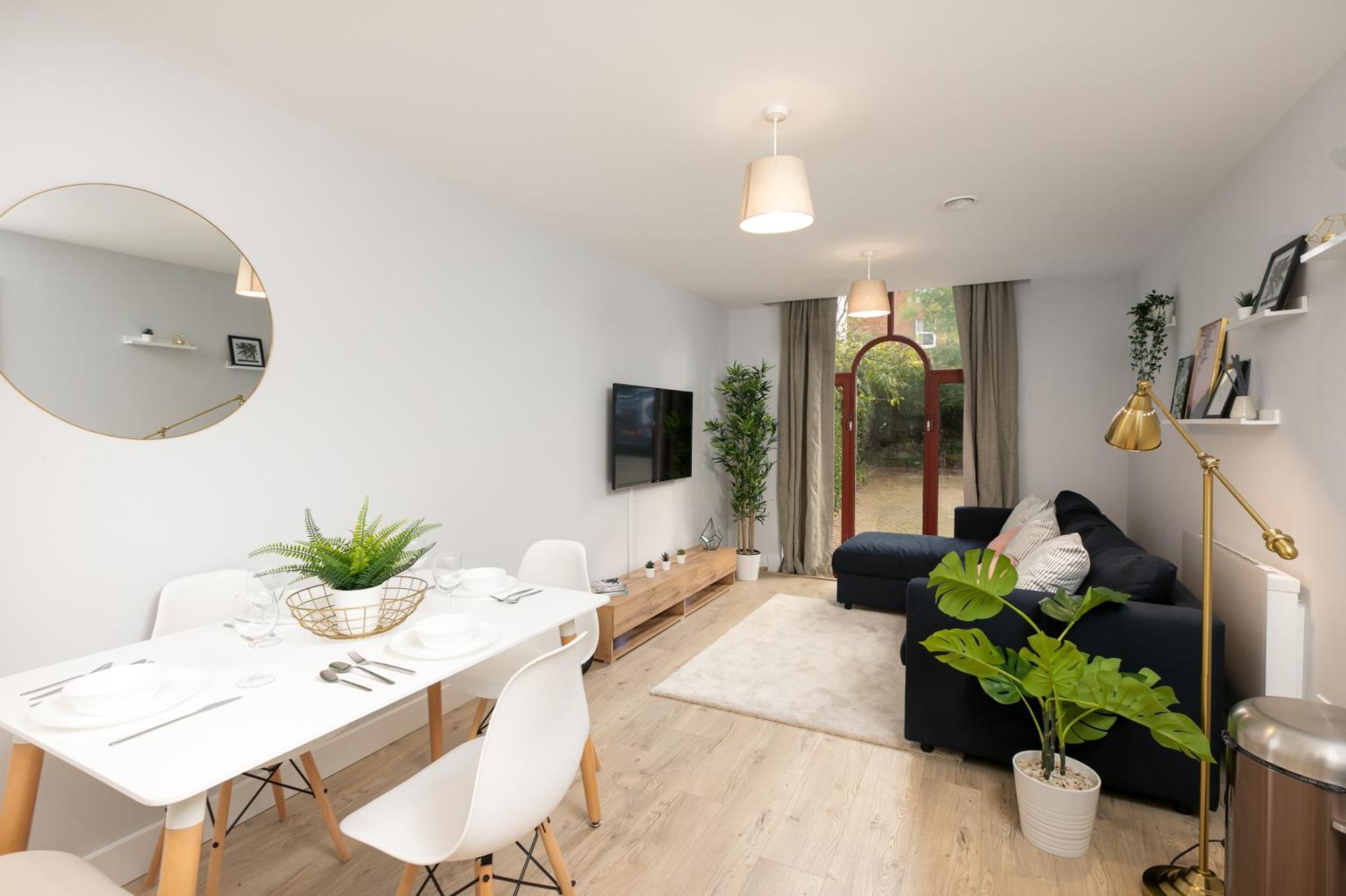Wesley Gate Apartments - By Hostly Reading Exterior photo